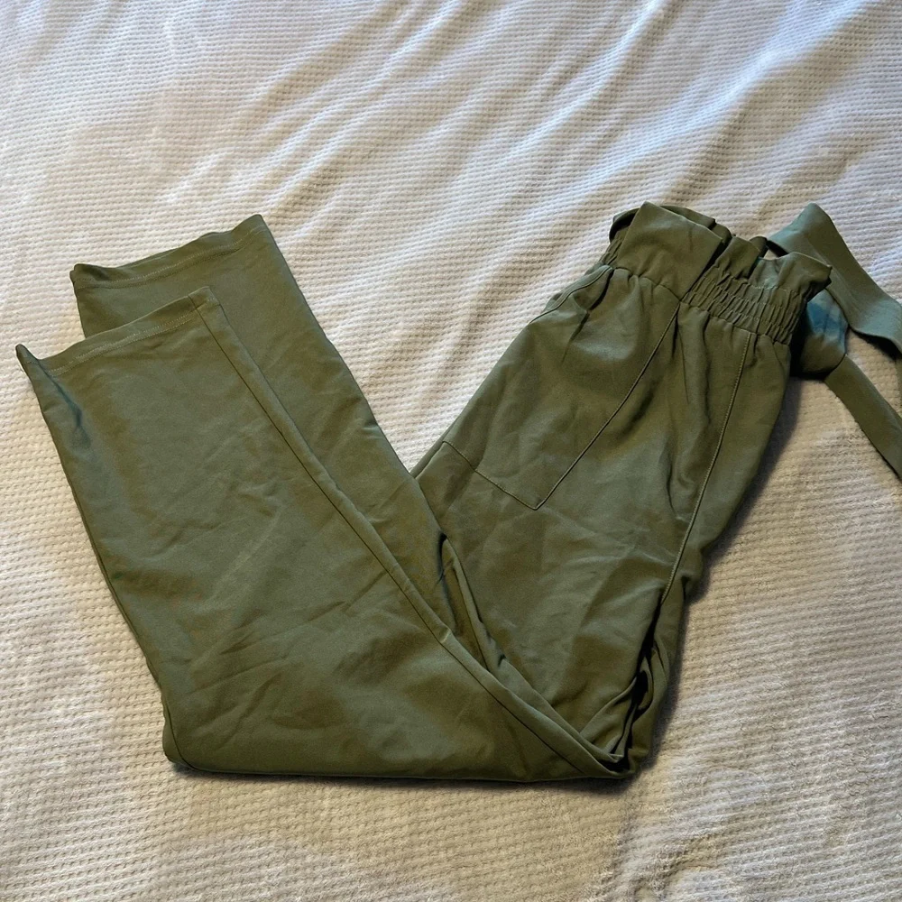 *Women's Grace Karin PaperBag Pants NWT Small